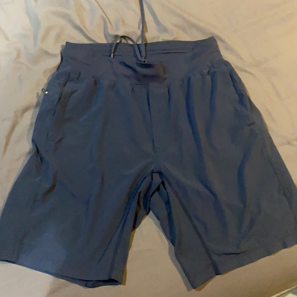 MENS LULULEMON SHORTS NAVY LARGE